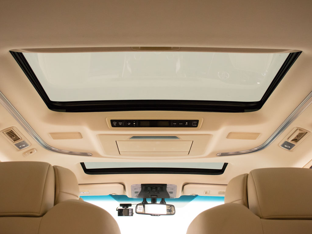 ★サンルーフ★‌人気装備のサンルーフ装着
！開放的な空間をお楽しみいただけます！