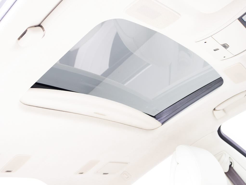 お探しの方必見の人気オプションサンルーフ
！