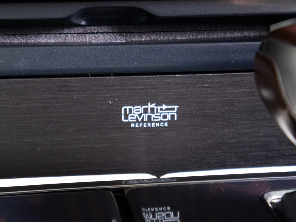 ワンランク上の音質マークレビンソン！