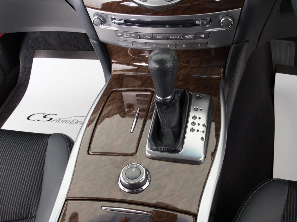 シフト周りです。木目パネルも相まって高級
感を感じさせます！