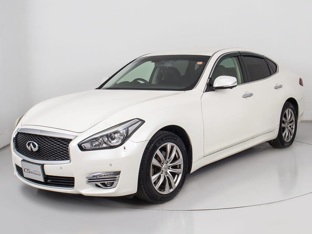 ガラス系ボディコーティングご施工可能です
！下地作りからこだわり塗装面の艶や輝きを
取り戻し肉厚被膜で塗装面を守ります！