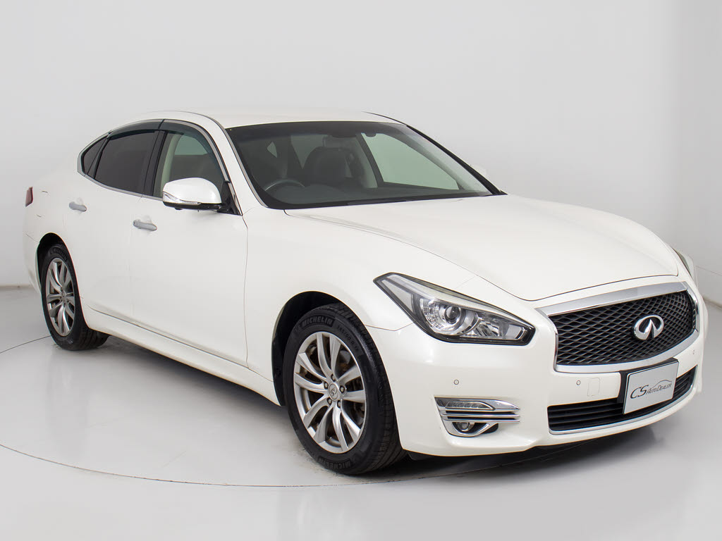 ガラス系ボディコーティングご施工可能です
！下地作りからこだわり塗装面の艶や輝きを
取り戻し肉厚被膜で塗装面を守ります！