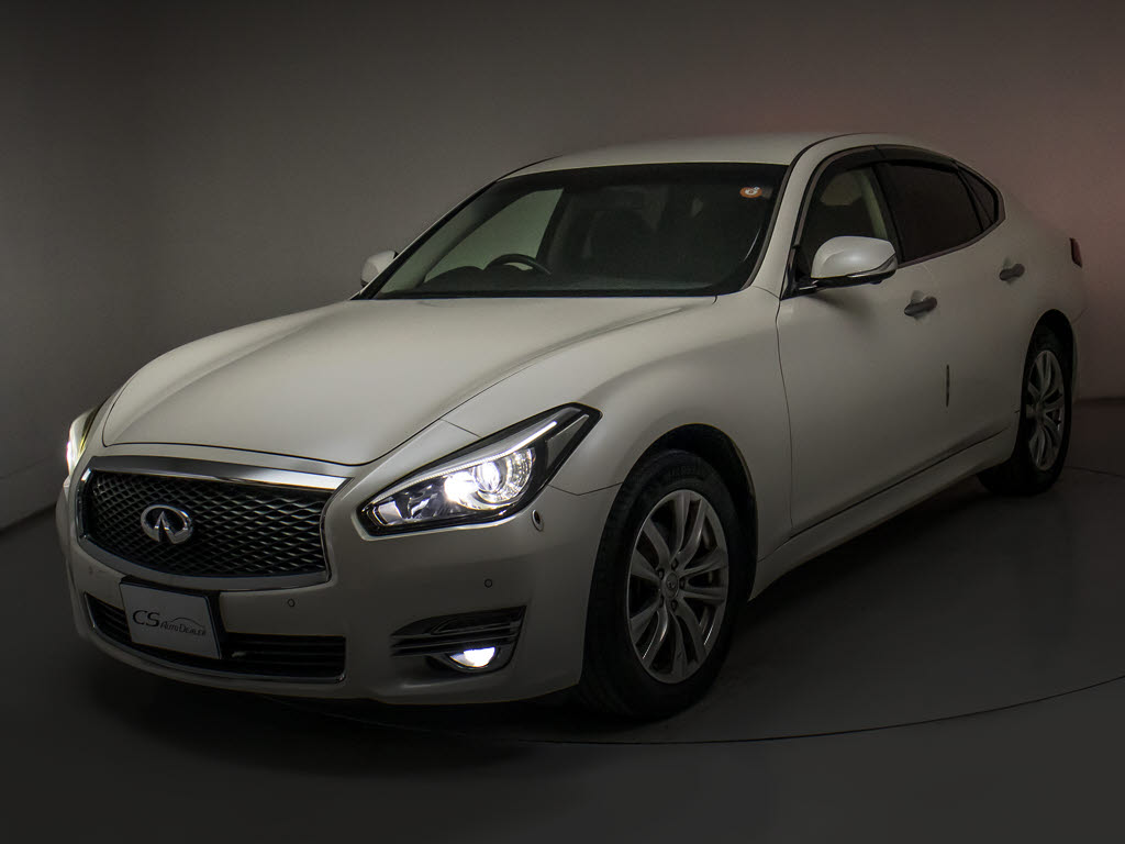 フロントビューの存在感をご覧ください！！
ヘッドライトは視界良好のライト、さらにフ
ォグライト搭載。デザイン性も高いのが特権
です。