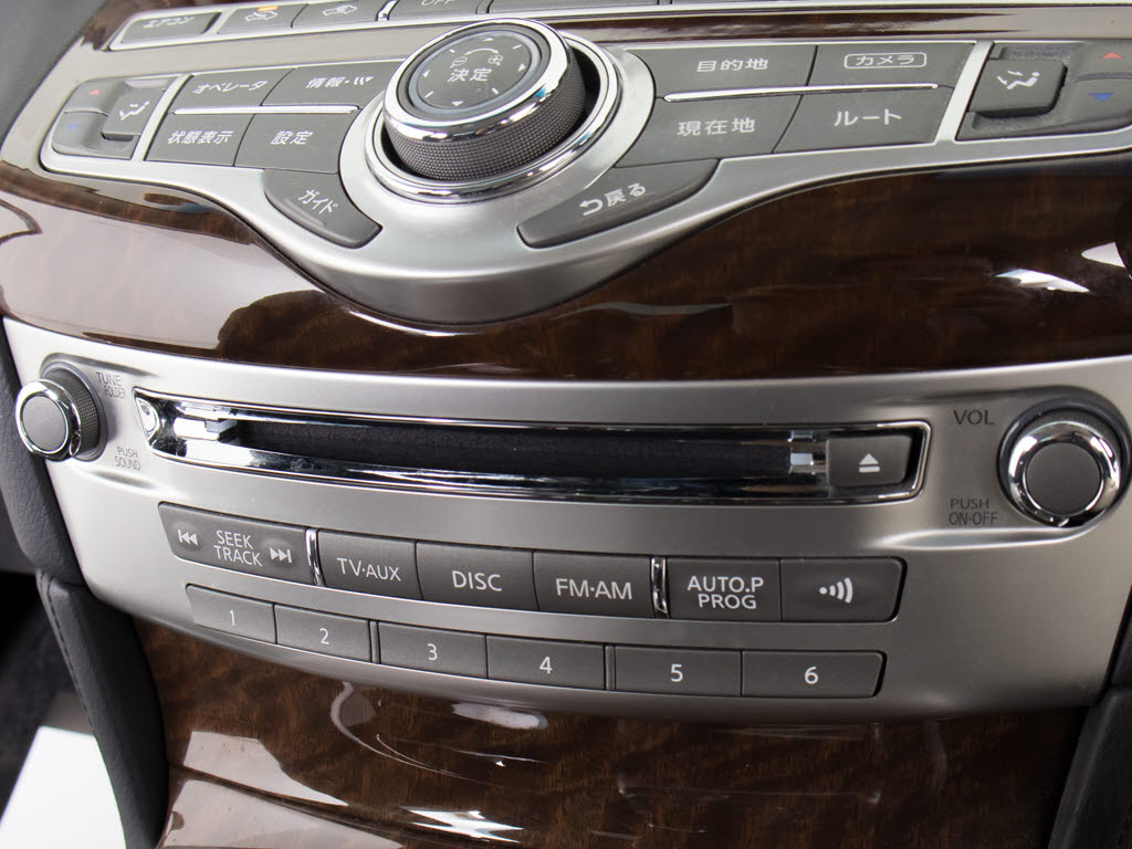 ＣＤはもちろんの事、ＤＶＤ再生も可能です
。フルセグ地デジにも対応しさらにＢｌｕｅ
ｔｏｏｔｈにも対応しております