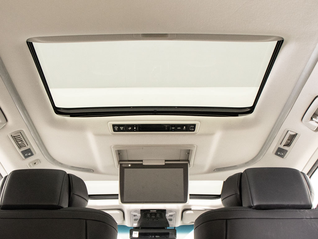 ★サンルーフ★‌人気装備のサンルーフ装着
！開放的な空間をお楽しみいただけます！