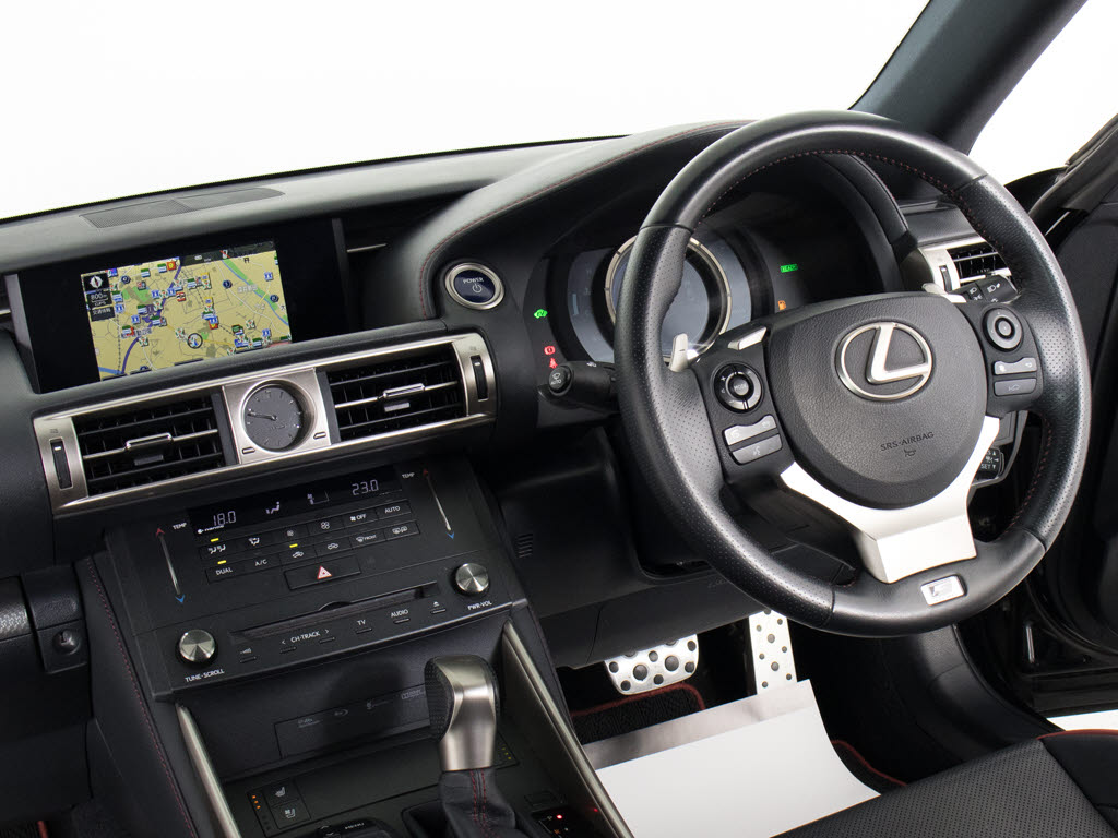 ★使いやすさや安全性を追求したステアリン
グ周り！高級車ゆえにスイッチ類が多いのも
特徴ですね！考え尽くされた配置ですぐに使
いこなす事が出来ますのでご安心下さい！是
非、体感してみて下さい！！