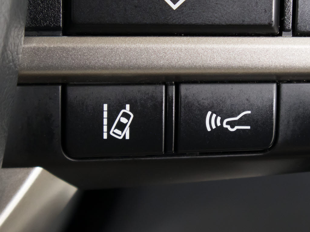 衝突回避支援型プリクラッシュセーフティシ
ステム＋　前方に出現した障害物に対し警報
を発し、ドライバーに警告。同時にブレーキ
アシストにより衝突回避と速度を軽減します
。