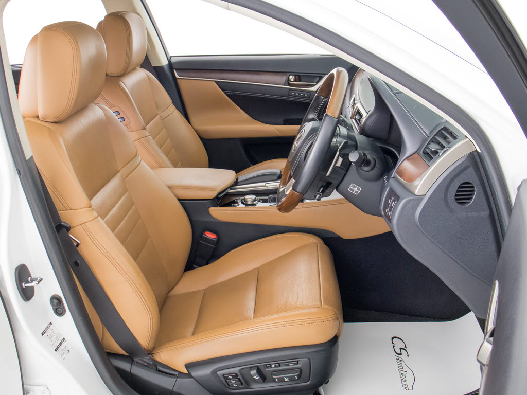 電動パワーシート完備！細かな自身に合った
ドライビングポジションの設定が可能となり
ます！