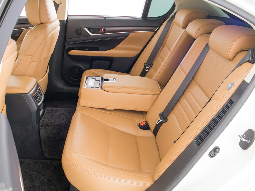 茶本革シート！！お好みはいかがですか？当
社では、お好みの色で新品本革シートを作成
することもできます！！