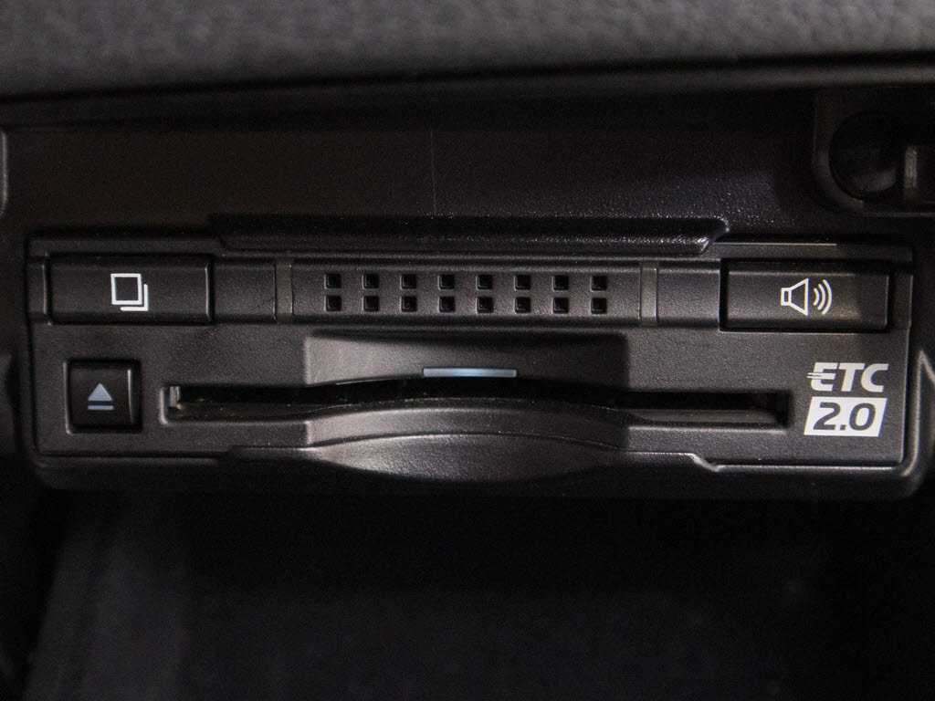 ★ＥＴＣ２．０が装備されています！！社外
品とは違い収まりの良いデザインが人気！高
速道路を利用する際は必需品ですよね！！ス
トレス無く料金所を通過出来ます！！