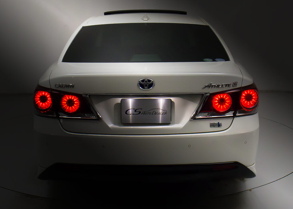 ★テールスモークやＬＥＤ加工、マフラー、
ルーフスポイラー、エアロパーツなど取り付
け承ります！