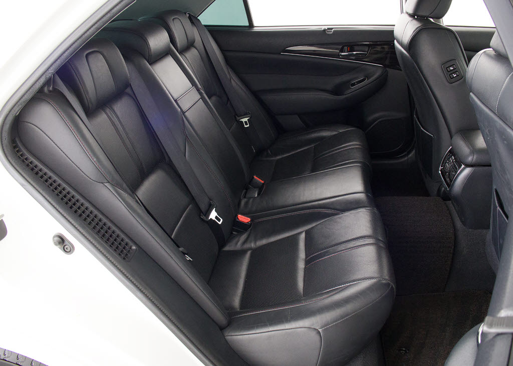 人気の本革シート付きです！！本革が装備さ
れるだけで高級感が増します！当社では、本
革シートのカラー変更や張替えも出来ます！
ワイン・茶・赤・青・オレンジ・黄色・コン
ビ色など何でもＯＫです！