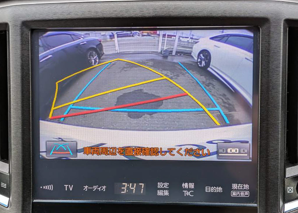 カラーバックカメラが付いています！バック
にギアを入れると、後方視界が自動的にマル
チ画面に映し出されます！夜も明るく見えま
すので、すごく便利！！一度使うとカメラ無
しには乗りたくない程！