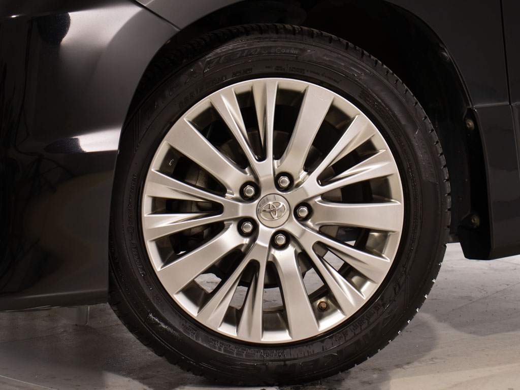 ★各種カスタム！★エアロ取付、社外アルミ
ホイール換装承っております！