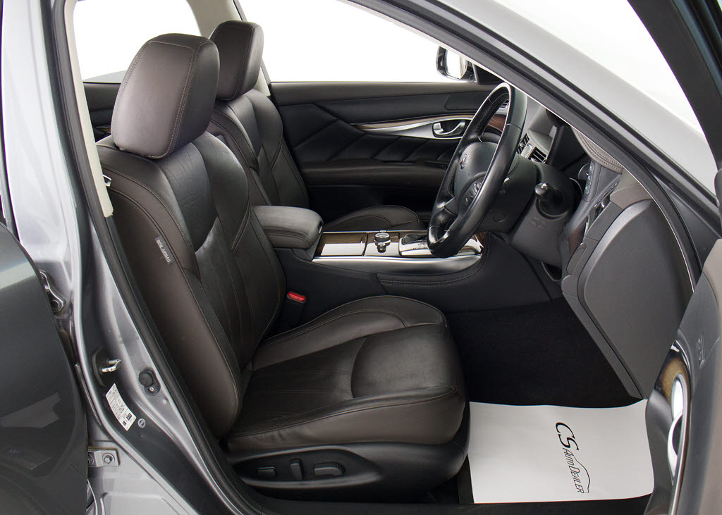 ★快適エアシート＆シートヒーターを装備し
ています！高級車ならではの装備です！シー
トが暖まる機能！シートから冷風が出る機能
！どちらも付いています！！寒い冬も、暑い
夏も快適にご乗車頂けますよ！！