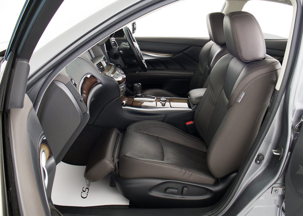 オットマン搭載！！足を伸ばしても当たらな
い？？そんな快適特別空間です！！