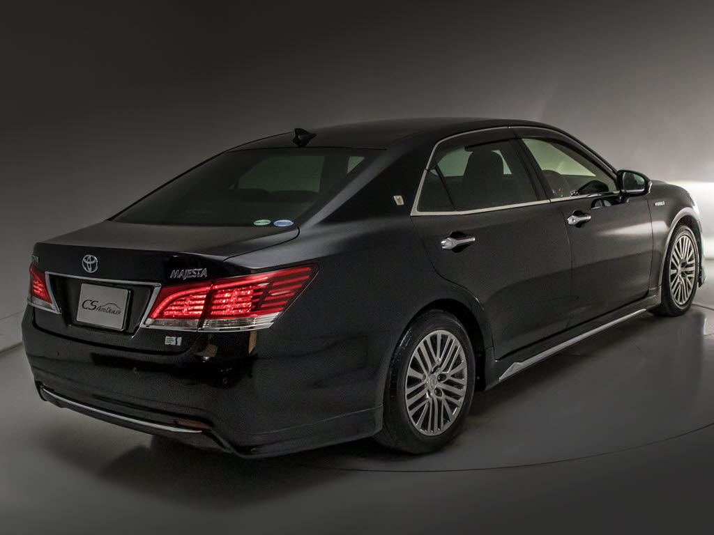 ★テールスモークやＬＥＤ加工、マフラー、
ルーフスポイラー、エアロパーツなど取り付
け承ります！