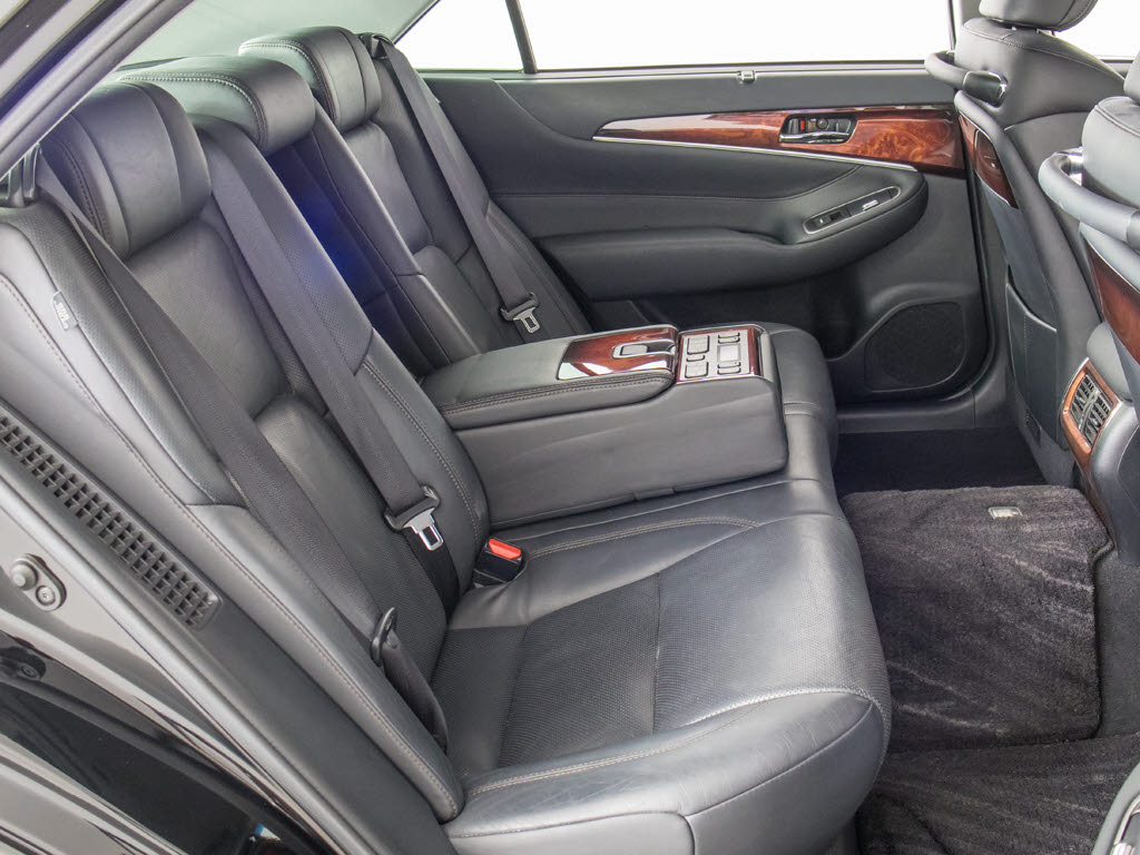 人気の本革シート付きです！！本革が装備さ
れるだけで高級感が増します！当社では、本
革シートのカラー変更や張替えも出来ます！
ワイン・茶・赤・青・オレンジ・黄色・コン
ビ色など何でもＯＫです！