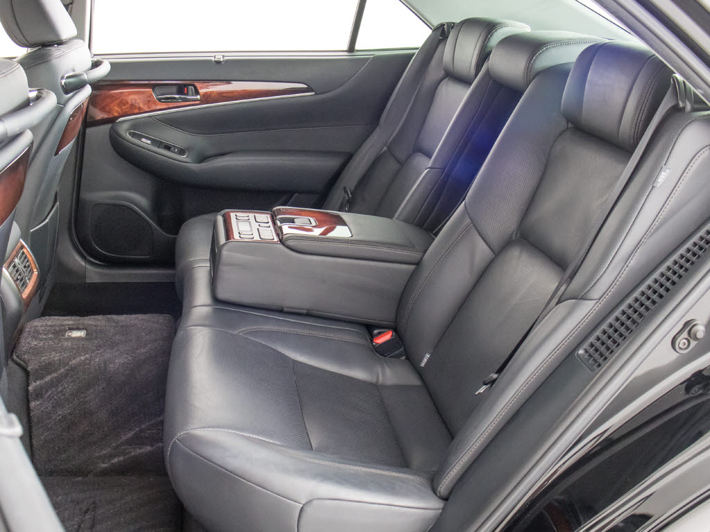 人気の本革シート付きです！！本革が装備さ
れるだけで高級感が増します！当社では、本
革シートのカラー変更や張替えも出来ます！
ワイン・茶・赤・青・オレンジ・黄色・コン
ビ色など何でもＯＫです！