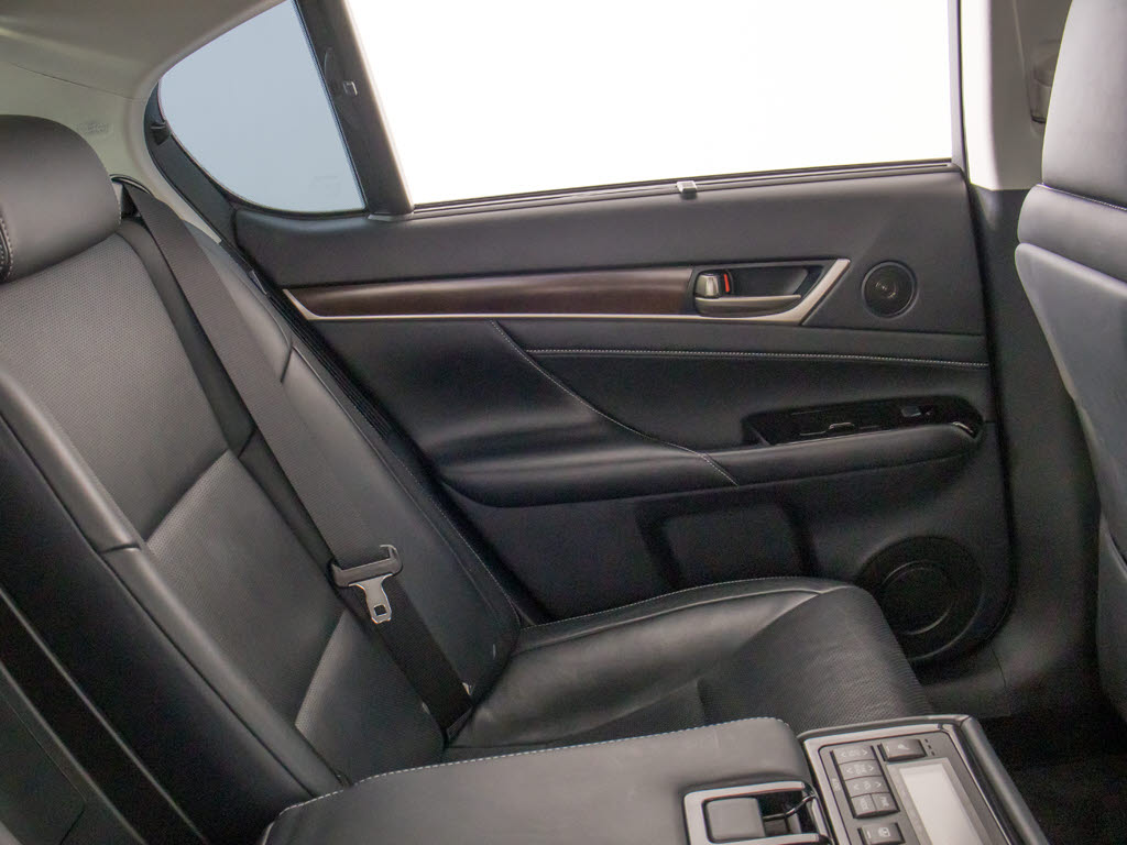 当社では、一般のクリーニングでは満足せず
、オゾンを利用した、根本的な脱臭・消臭・
除菌クリーニングも承っております！