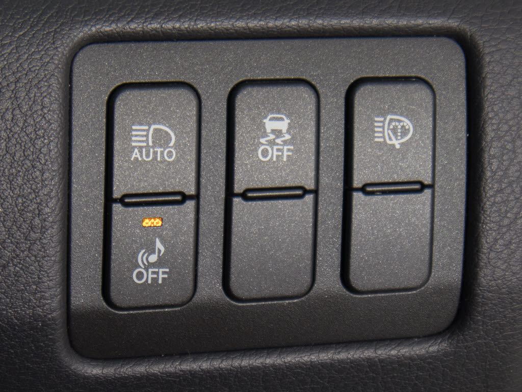 ★使いやすさや安全性を追求したステアリン
グ周り！高級車ゆえにスイッチ類が多いのも
特徴ですね！考え尽くされた配置ですぐに使
いこなす事が出来ますのでご安心下さい！是
非、体感してみて下さい！！