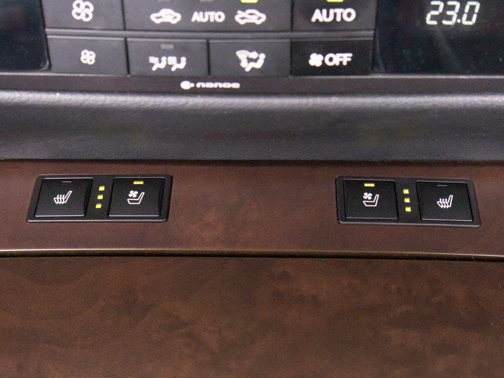 エアシート＆シートヒーターを完備しており
ますのでオールシーズン快適にご乗車頂けま
す。