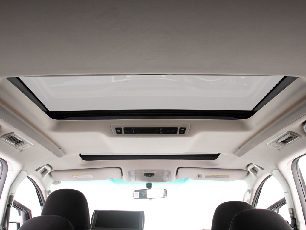 ★ツインサンルーフ★希少装備を装着！開放
的な空間をお楽しみください！