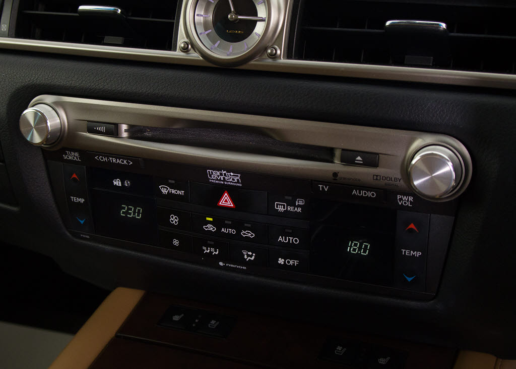 マークレビンソンプレミアムサウンドシステ
ム！そのクリアで迫力あるサウンドにより、
オーディオブランドとして名高いブランドで
す！まるでコンサートホールのような臨場感
を味わえます！！