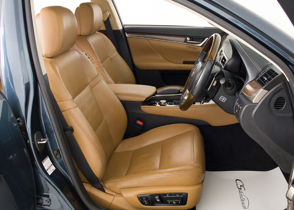 電動パワーシート完備！細かな自身に合った
ドライビングポジションの設定が可能となり
ます！