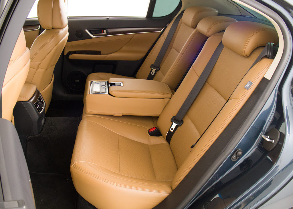 赤革、茶革、黒革、白革、黒×赤コンビ革・
・・お好みの色で新品本革シートを作成でき
ます！オリジナル本革でカーライフを満喫は
いかがでしょうか？ご興味ある方は、デザイ
ン等含め当社までお問い合わせください！