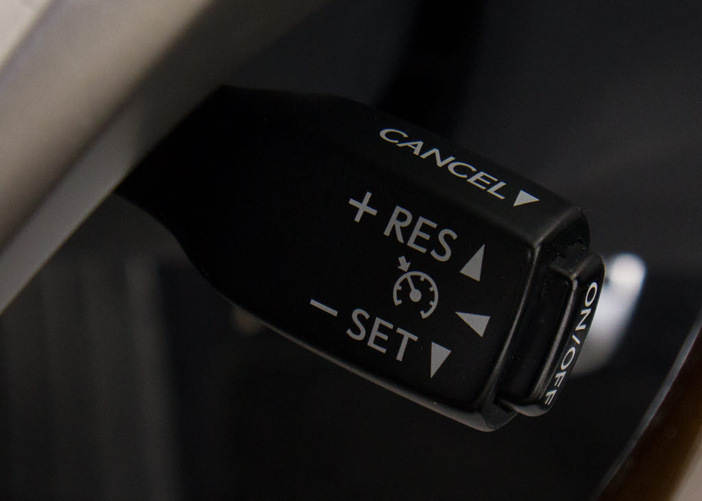 【オートクルーズコントロール】搭載。アク
セル操作なしでも車が自動でスピードを保っ
てくれる機能です長距離の高速は楽々です