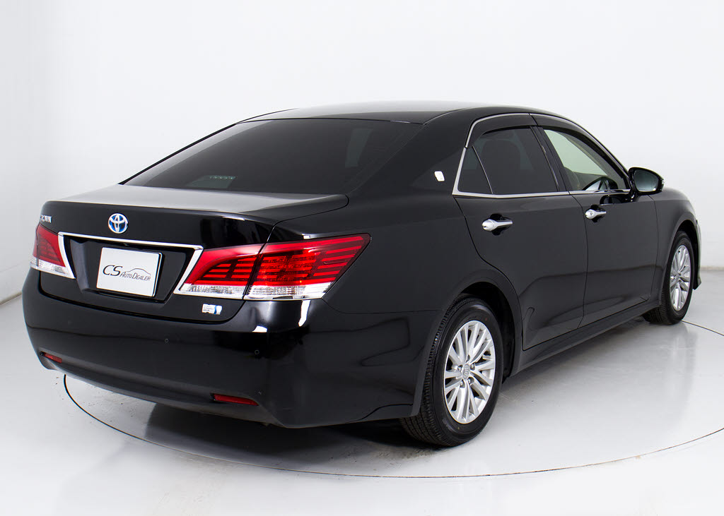 個性的なリアビューで御座います。精悍な佇
まいは高級車ならではです。