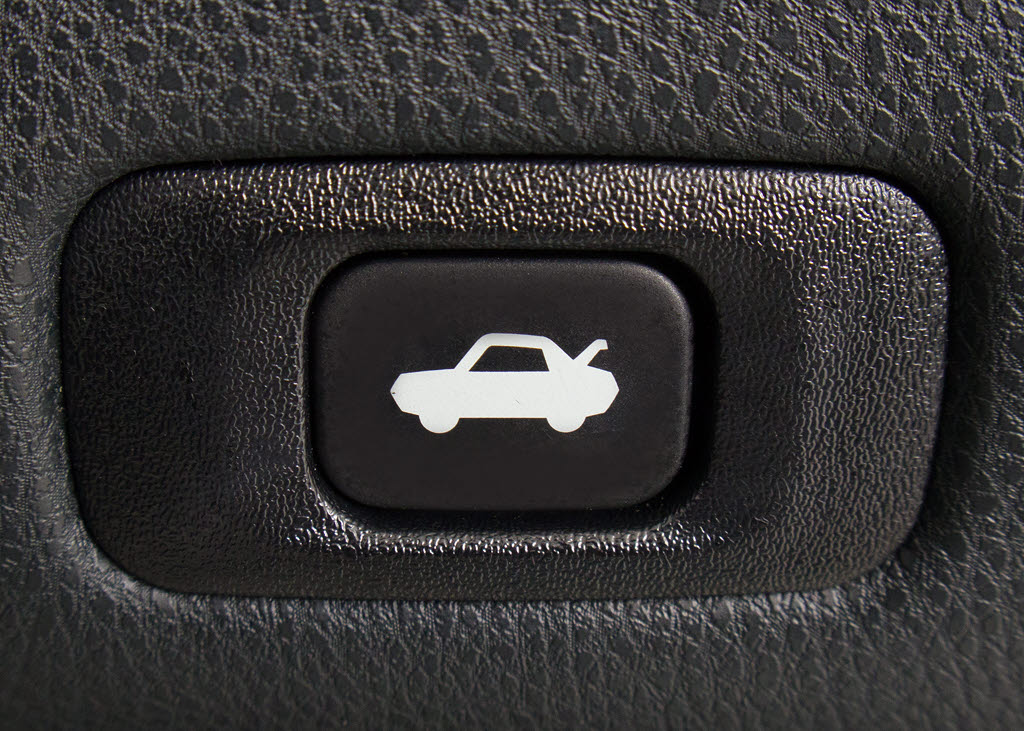 ボタン一つでトランクオープンが可能！車内
から操作できる為、非常に便利な装備の一つ
となります！