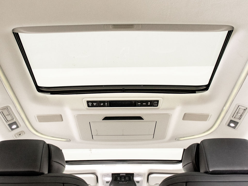 ★サンルーフ★‌人気装備のサンルーフ装着
！開放的な空間をお楽しみいただけます！