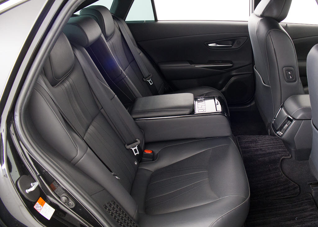 人気の本革シート付きです！！本革が装備さ
れるだけで高級感が増します！当社では、本
革シートのカラー変更や張替えも出来ます！
ワイン・茶・赤・青・オレンジ・黄色・コン
ビ色など何でもＯＫです！