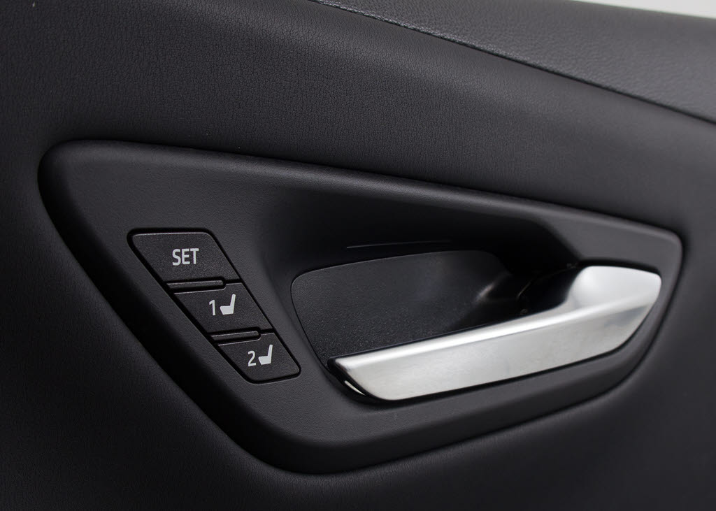 シートメモリー付き！ステアリング、シート
、ドアミラーポジションをメモリー可能です
！