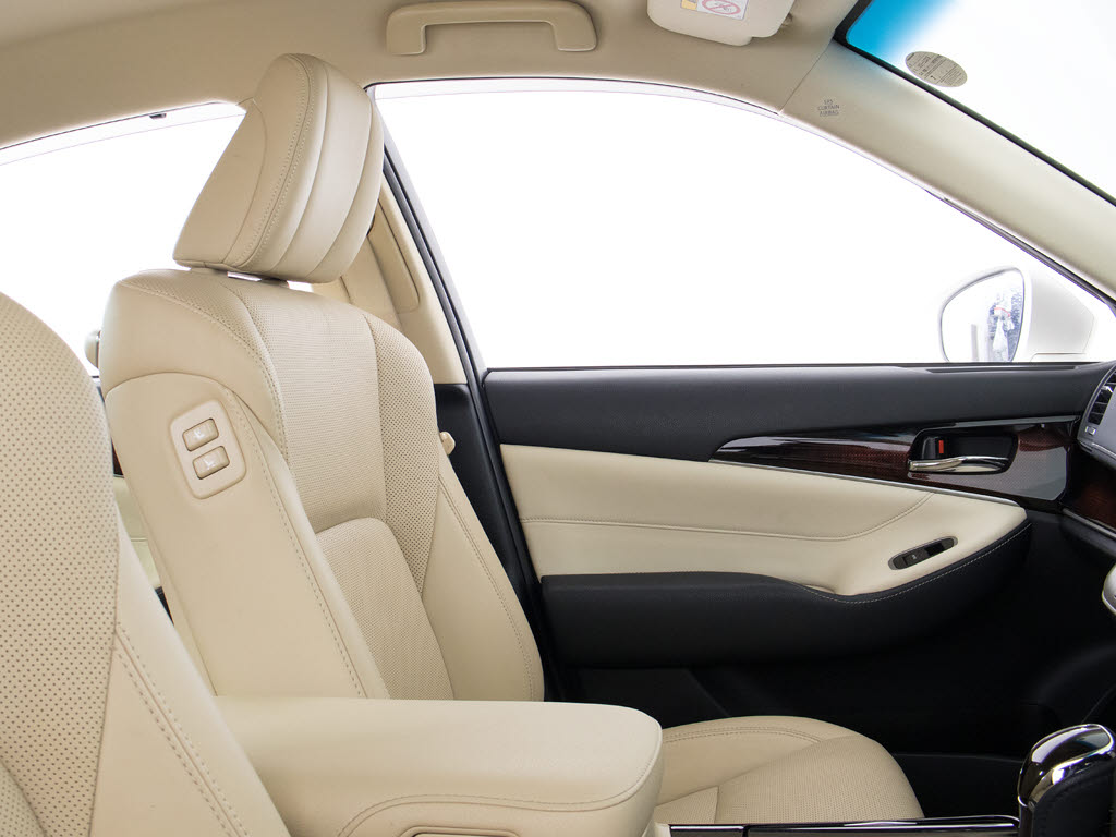 当社では、オゾンＯ３を利用した、根本的な
脱臭・消臭・除菌クリーニングを承っており
ます！こだわりのクリーニングで綺麗なお車
をご提供可能です！