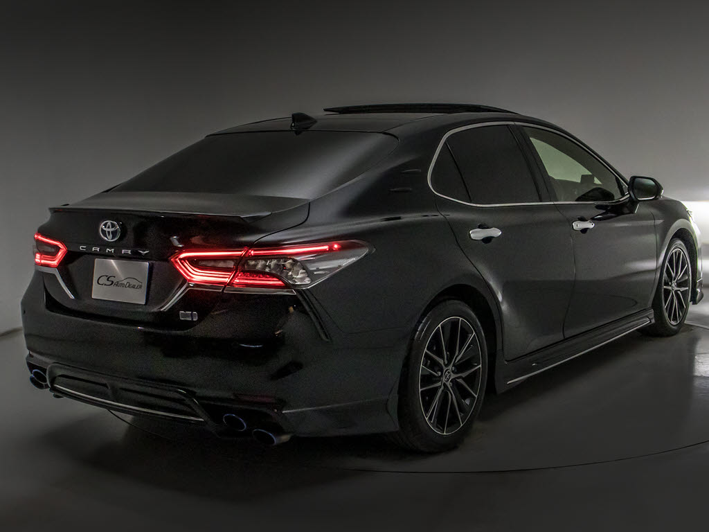 個性的なリアビューで御座います。精悍な佇
まいは高級車ならではです。