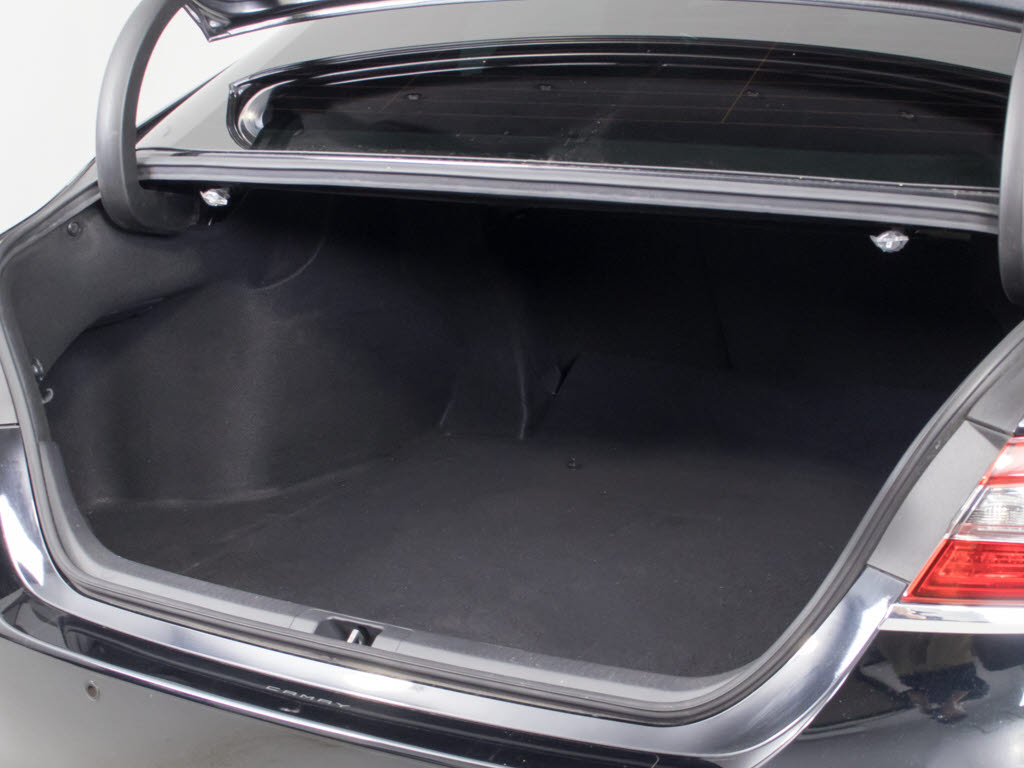 トランクが狭いと思っておりませんか？実際
は大容量トランクです！旅行等の長距離ドラ
イブも快適です！また、屋根付きスペースを
完備しておりますので、夜間でも、雨でも雪
の日だってゆっくりご覧頂けます。