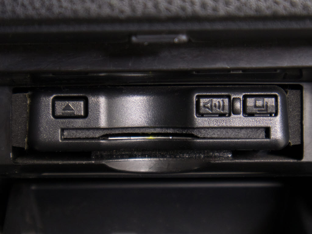 コンソール内一体型のビルトインＥＴＣ装備
！見た目の部分も良いですが、ＥＴＣカード
の盗難防止になる設置箇所です！料金所の渋
滞回避！時間帯・日によって料金の軽減を受
けられます！ストレス知らずのドライブ！