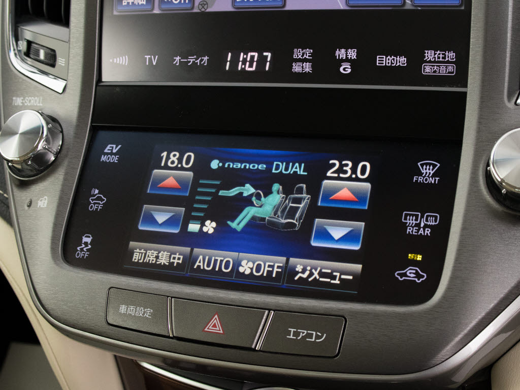 ★使いやすさや安全性を追求したステアリン
グ周り！高級車ゆえにスイッチ類が多いのも
特徴ですね！考え尽くされた配置ですぐに使
いこなす事が出来ますのでご安心下さい！是
非、体感してみて下さい！！