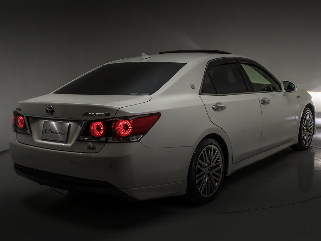 ★テールスモークやＬＥＤ加工、マフラー、
ルーフスポイラー、エアロパーツなど取り付
け承ります！