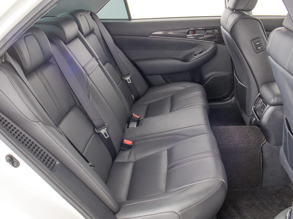 人気の本革シート付きです！！本革が装備さ
れるだけで高級感が増します！当社では、本
革シートのカラー変更や張替えも出来ます！
ワイン・茶・赤・青・オレンジ・黄色・コン
ビ色など何でもＯＫです！