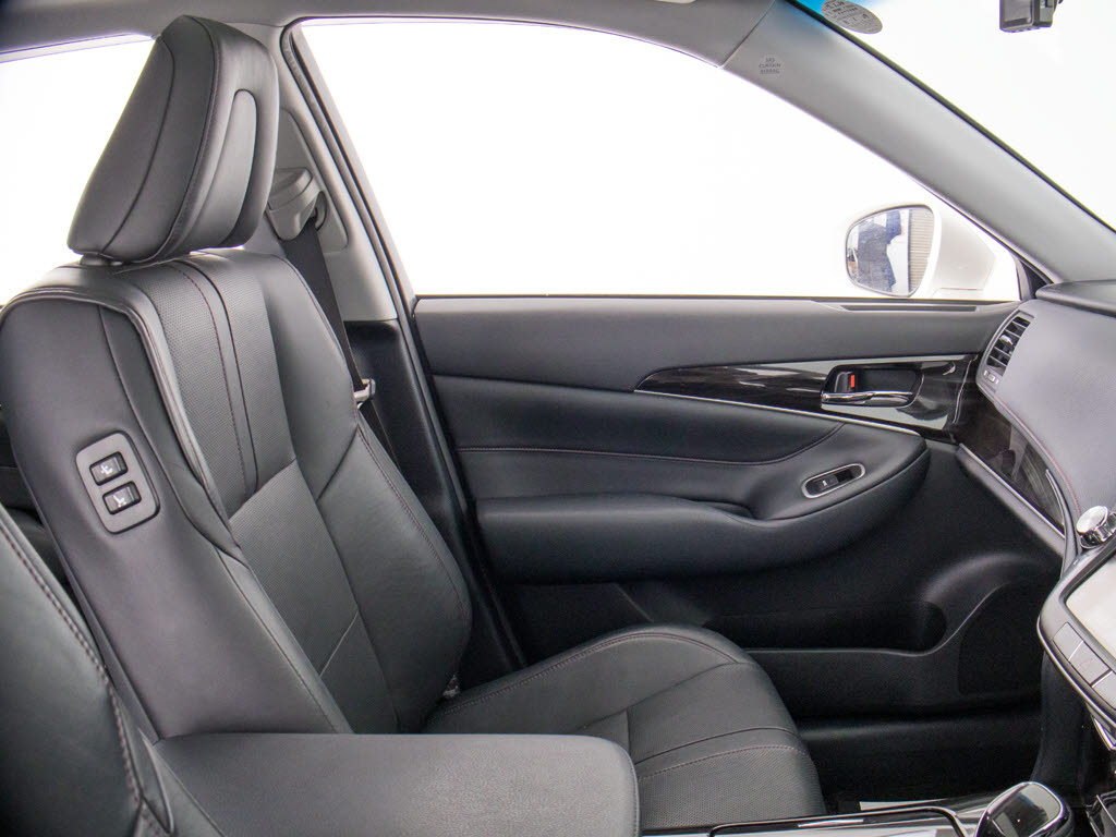 当社では、オゾンＯ３を利用した、根本的な
脱臭・消臭・除菌クリーニングを承っており
ます！こだわりのクリーニングで綺麗なお車
をご提供可能です！