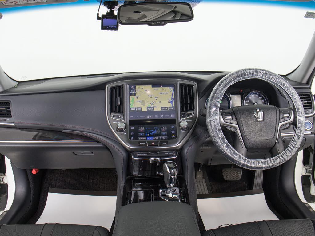 禁煙車です！室内は嫌なニオイも無く、すご
く綺麗な状態です！禁煙車・・特にセダンタ
イプのお車では少ないですよね！！タバコの
ニオイが苦手なお客様必見です！快適にご乗
車頂けます！！