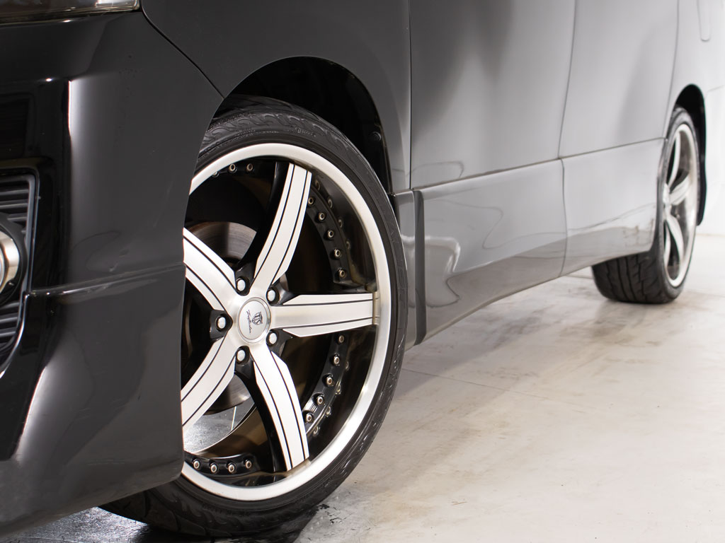 ★タイヤ交換★お好みのﾒｰｶ-やデザインのホ
イールへの換装も承っております！