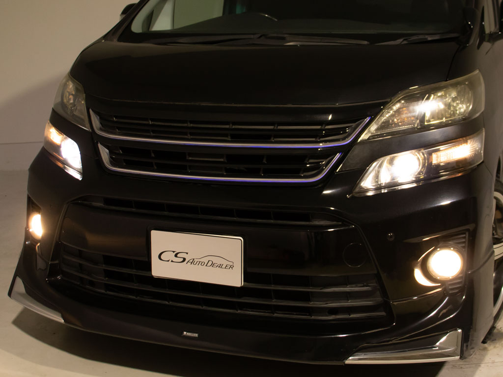 ★HIDヘッドライト★明るさ、視認性抜群！
LEDへの換装もお任せください！