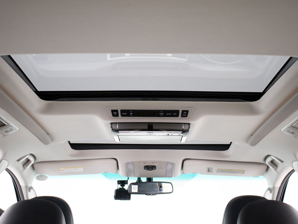 ★サンルーフ★‌人気装備のサンルーフ装着
！開放的な空間をお楽しみいただけます！