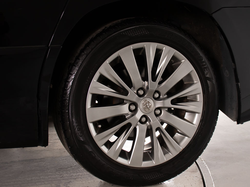 ★各種カスタム！★エアロ取付、社外アルミ
ホイール換装承っております！