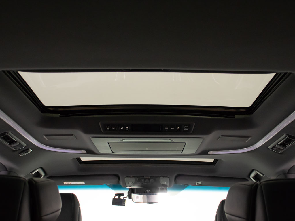 ★サンルーフ★‌人気装備のサンルーフ装着
！開放的な空間をお楽しみいただけます！